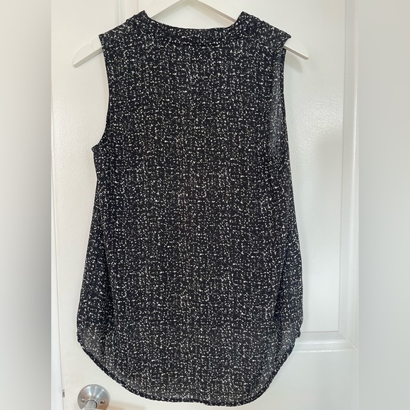 Mossimo Sleeveless Blouse - Picture 2 of 4